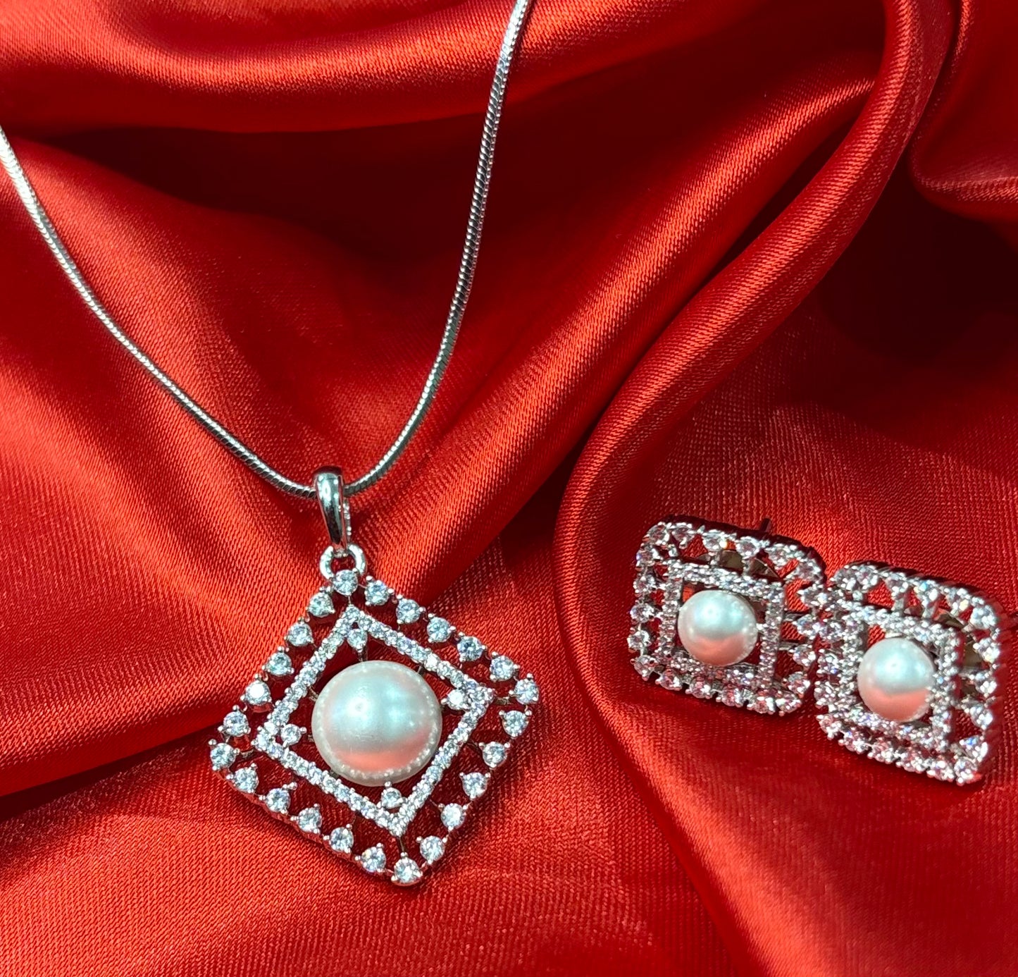 HALO SQUARE COMBO WITH EARRING