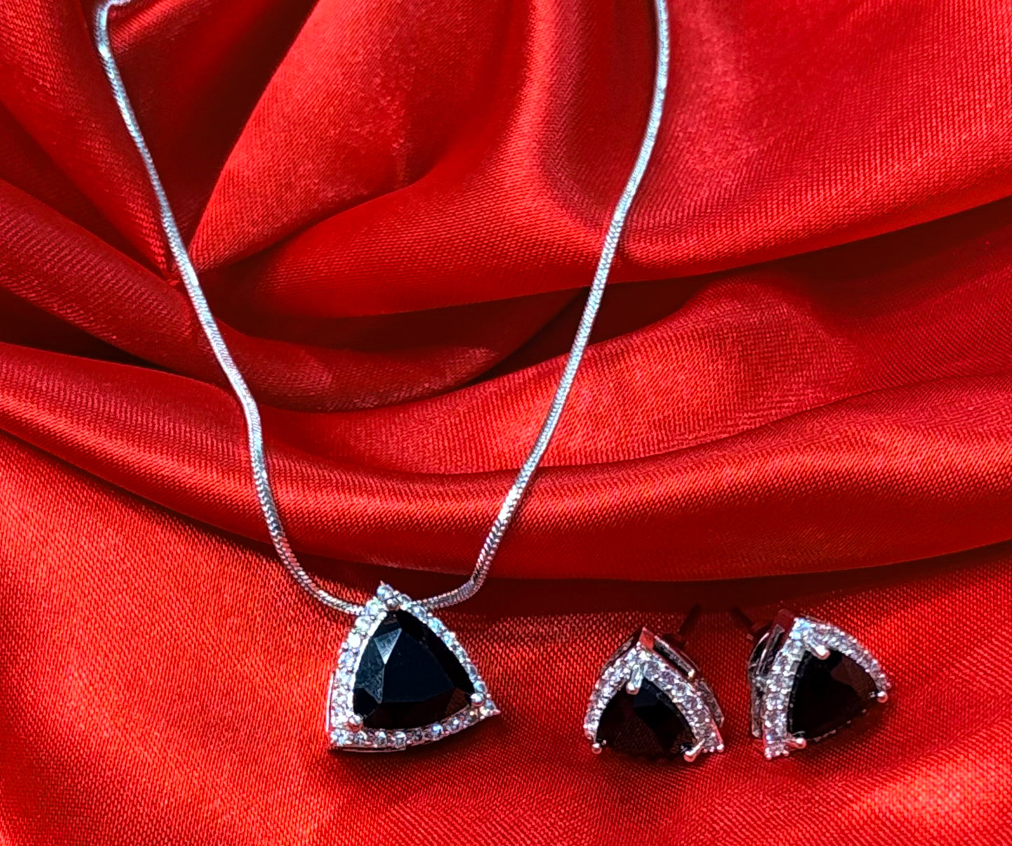 BLACK CRYSTAL AND PEARL COMBO WITH EARRINGS