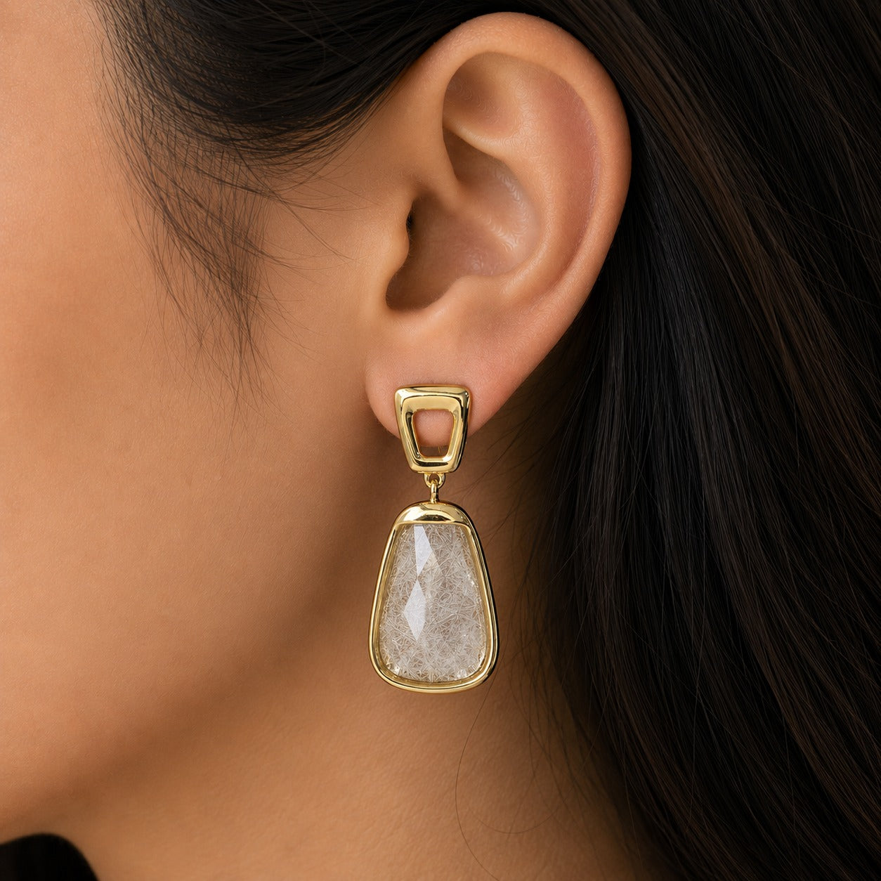RESIN WHITE STONE DROP