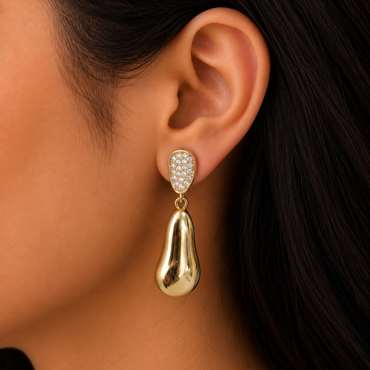 POLISHED GOLD TONE METAL DROP