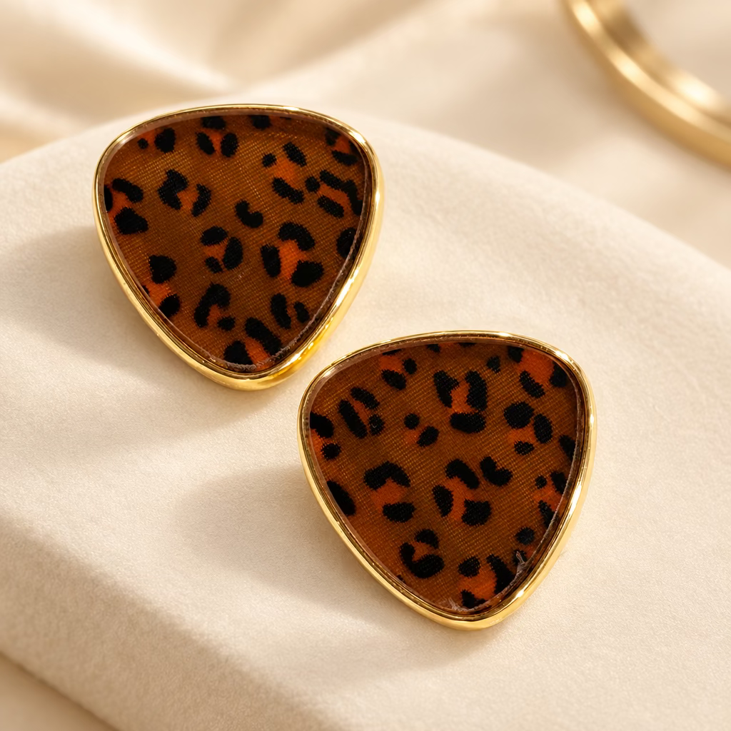 Triangular leopard-print stud