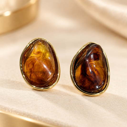 Teardrop-shaped Stud