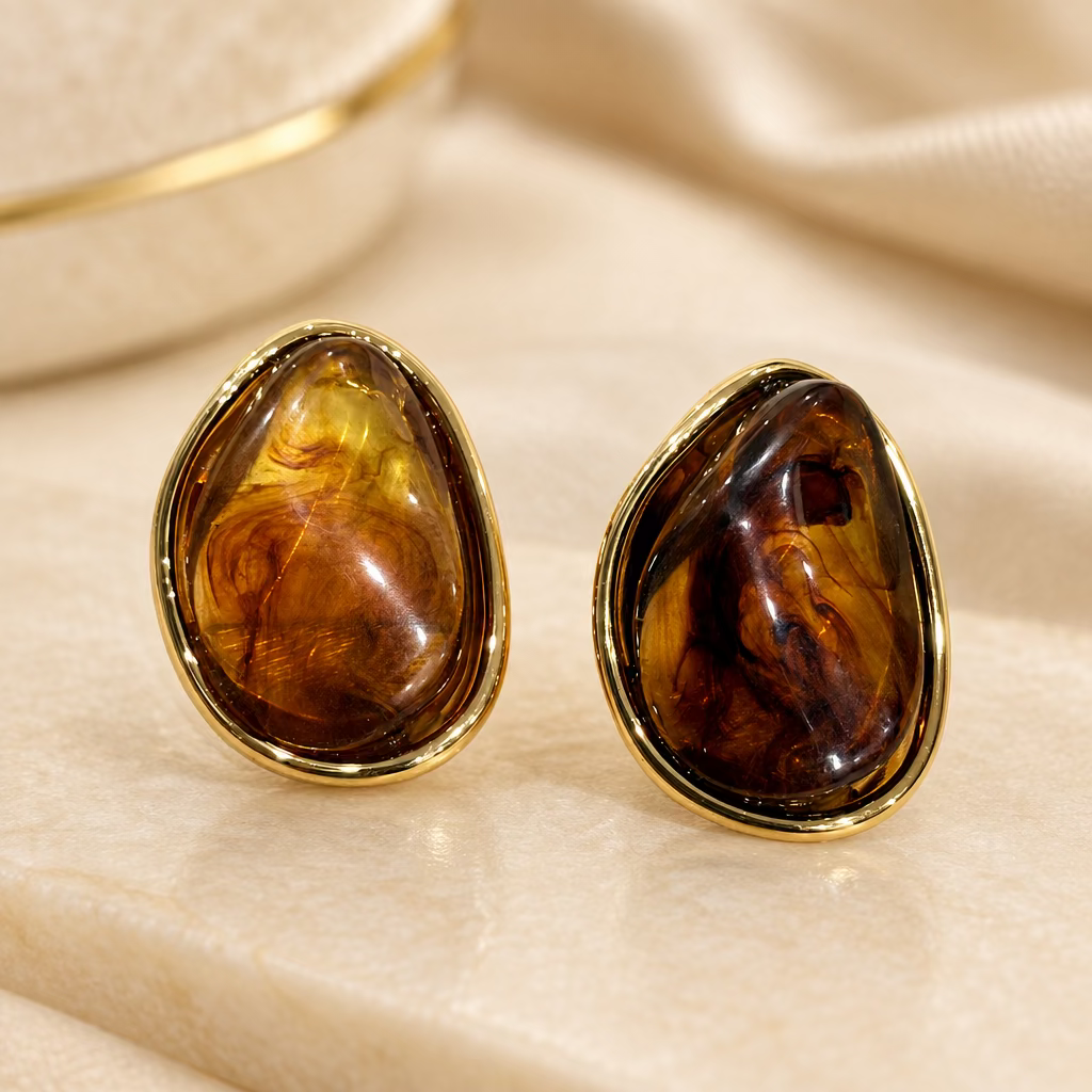 Teardrop-shaped Stud