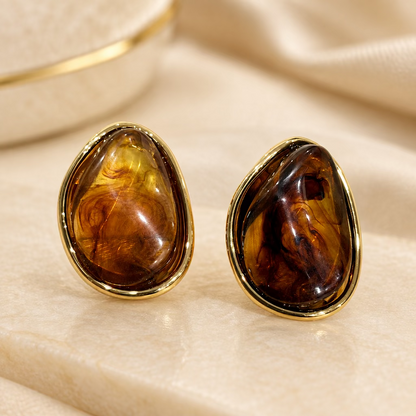 Teardrop-shaped Stud