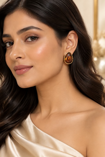 Teardrop-shaped Stud