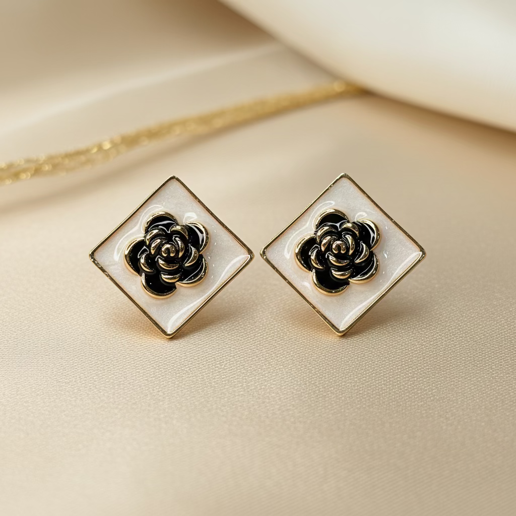Majiali Stud Earrings