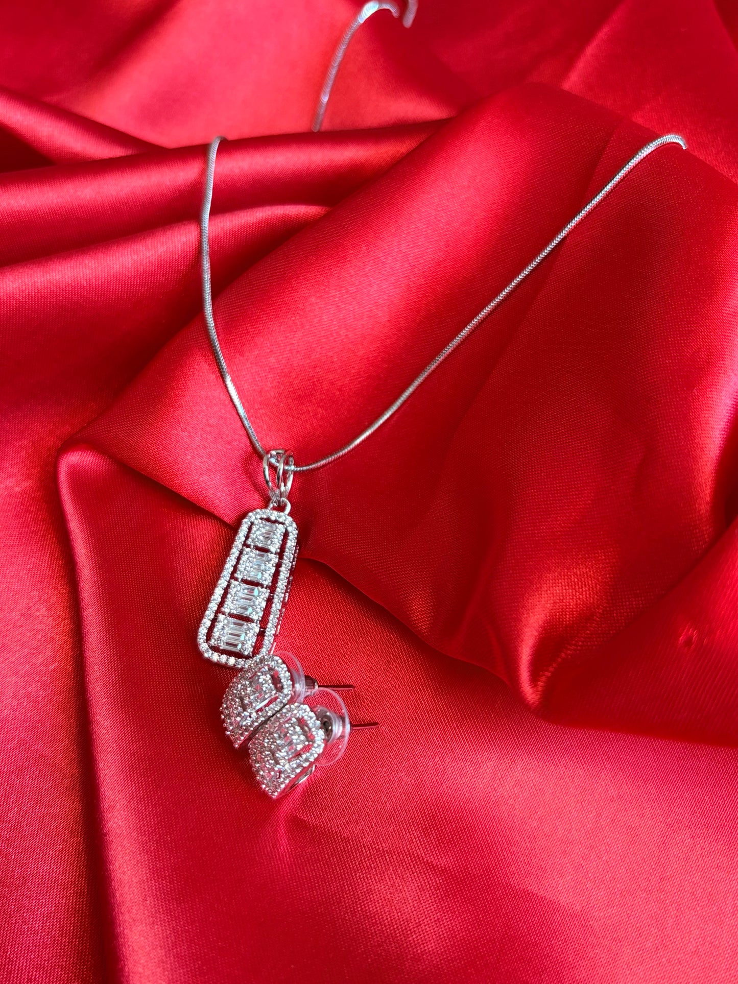MODERN MUSE COMBO WITH EARRING