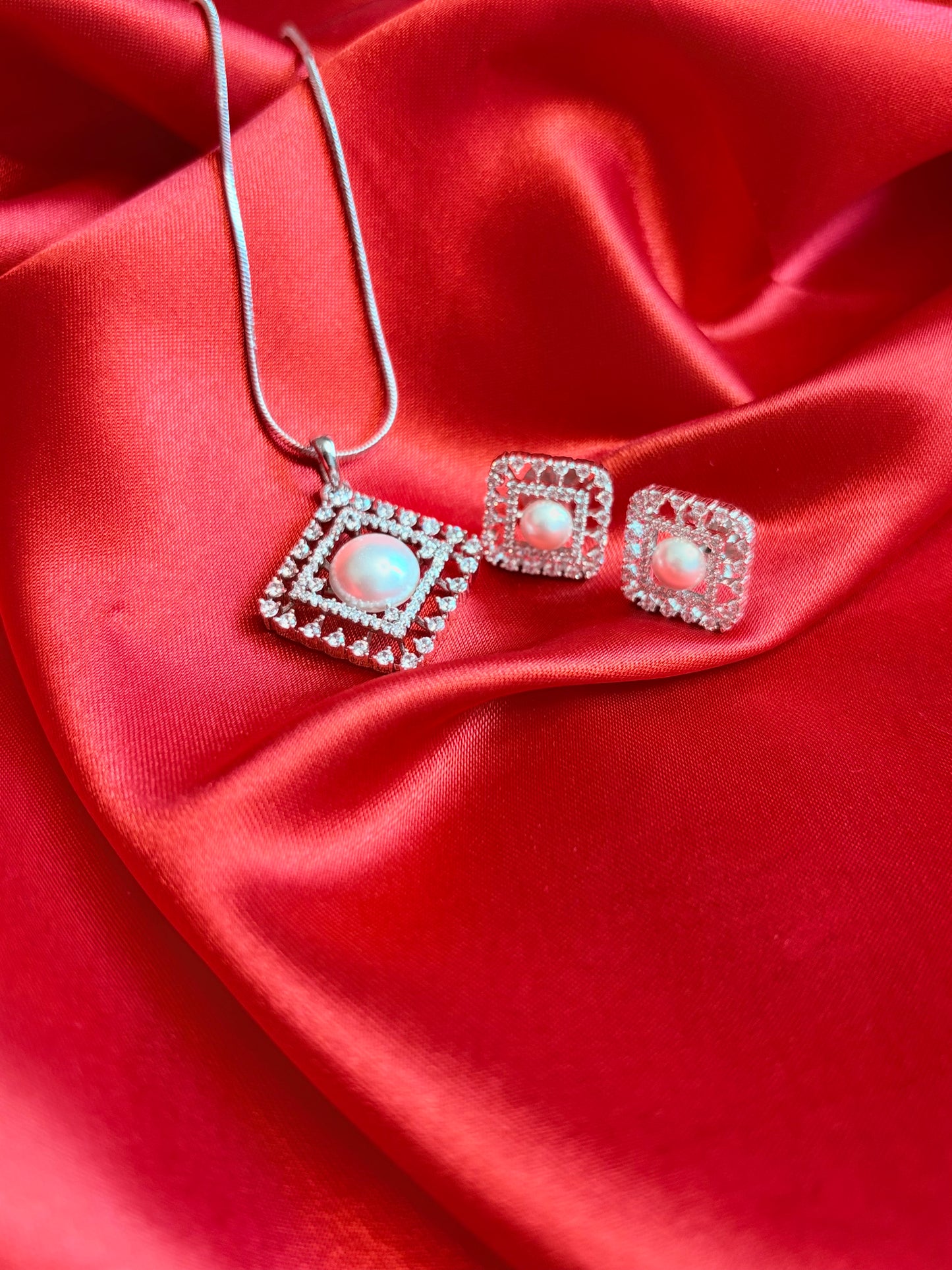 HALO SQUARE COMBO WITH EARRING