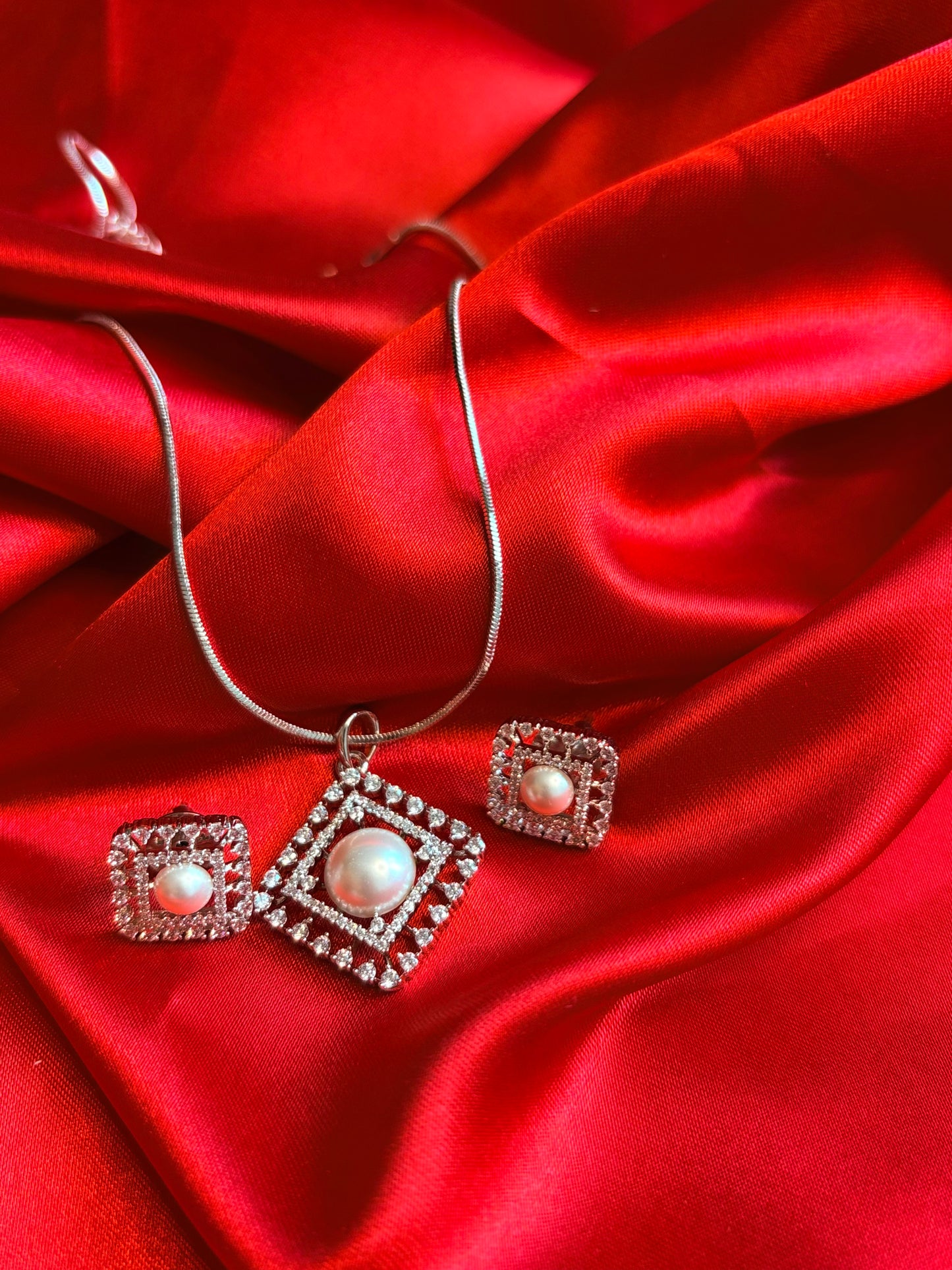 HALO SQUARE COMBO WITH EARRING