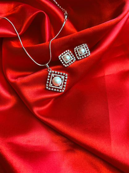 HALO SQUARE COMBO WITH EARRING