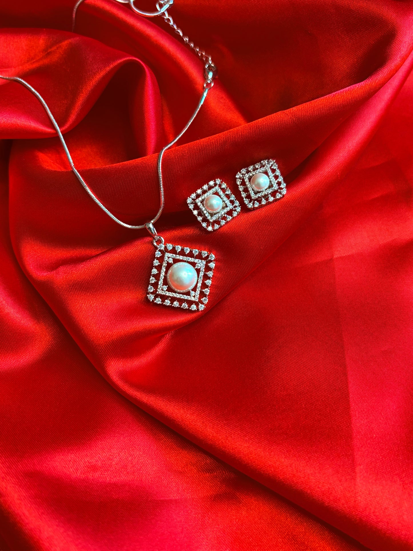 HALO SQUARE COMBO WITH EARRING