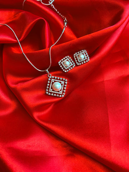 HALO SQUARE COMBO WITH EARRING