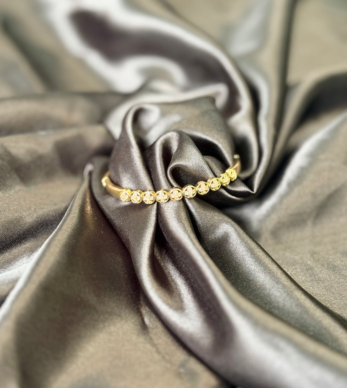 Contemporary Halo Kada Bangle