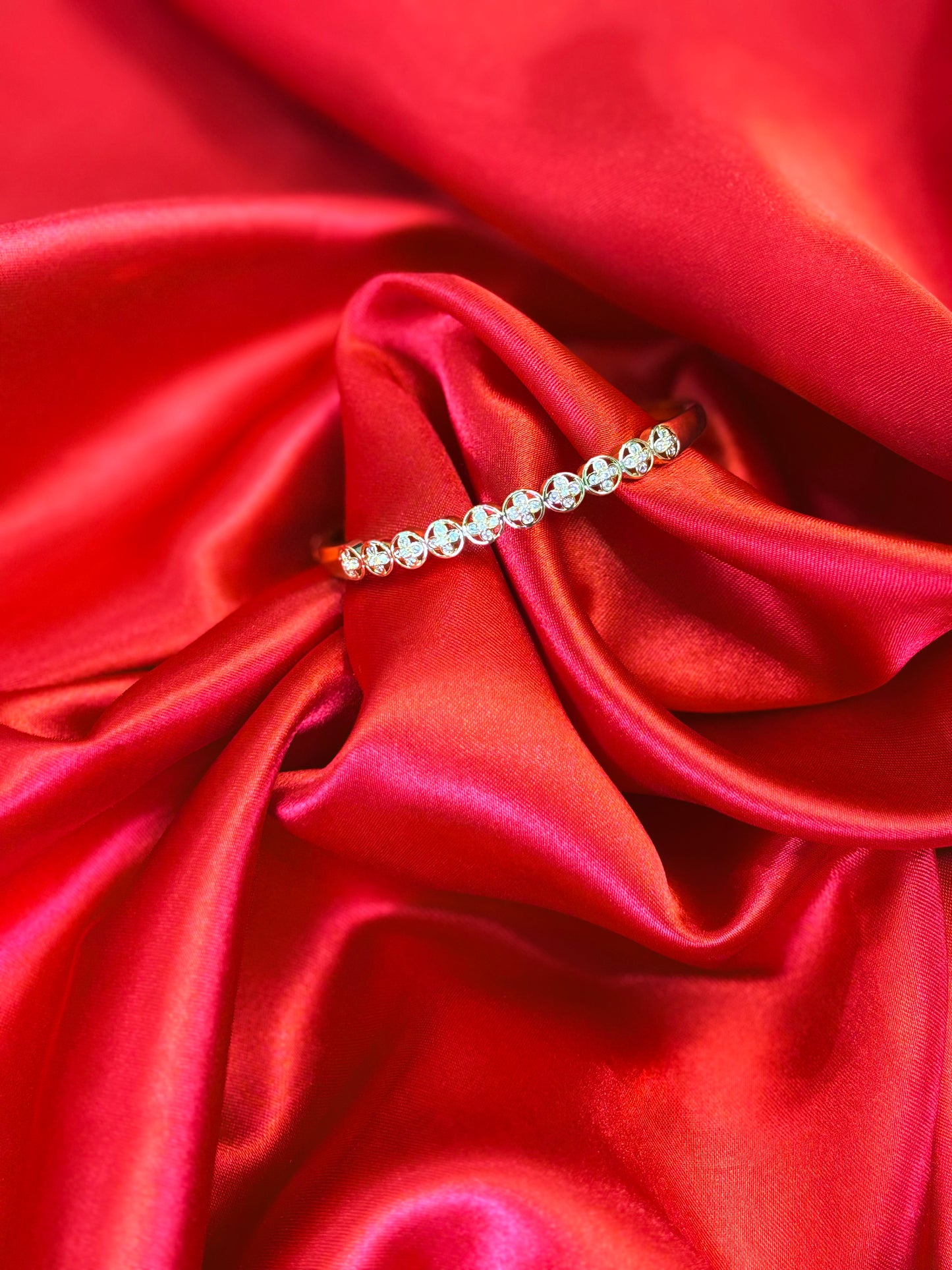 Contemporary Halo Kada Bangle