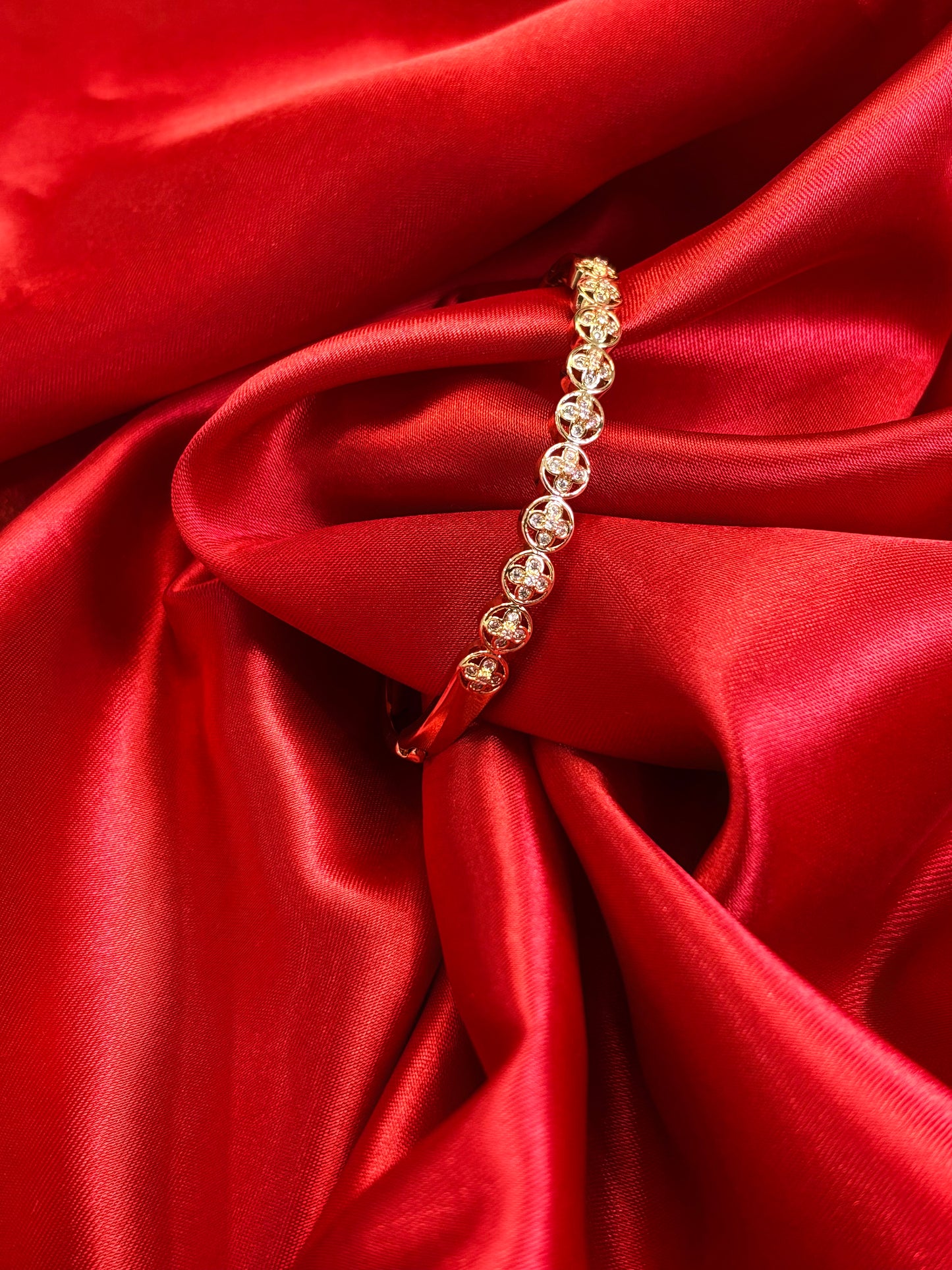 Contemporary Halo Kada Bangle