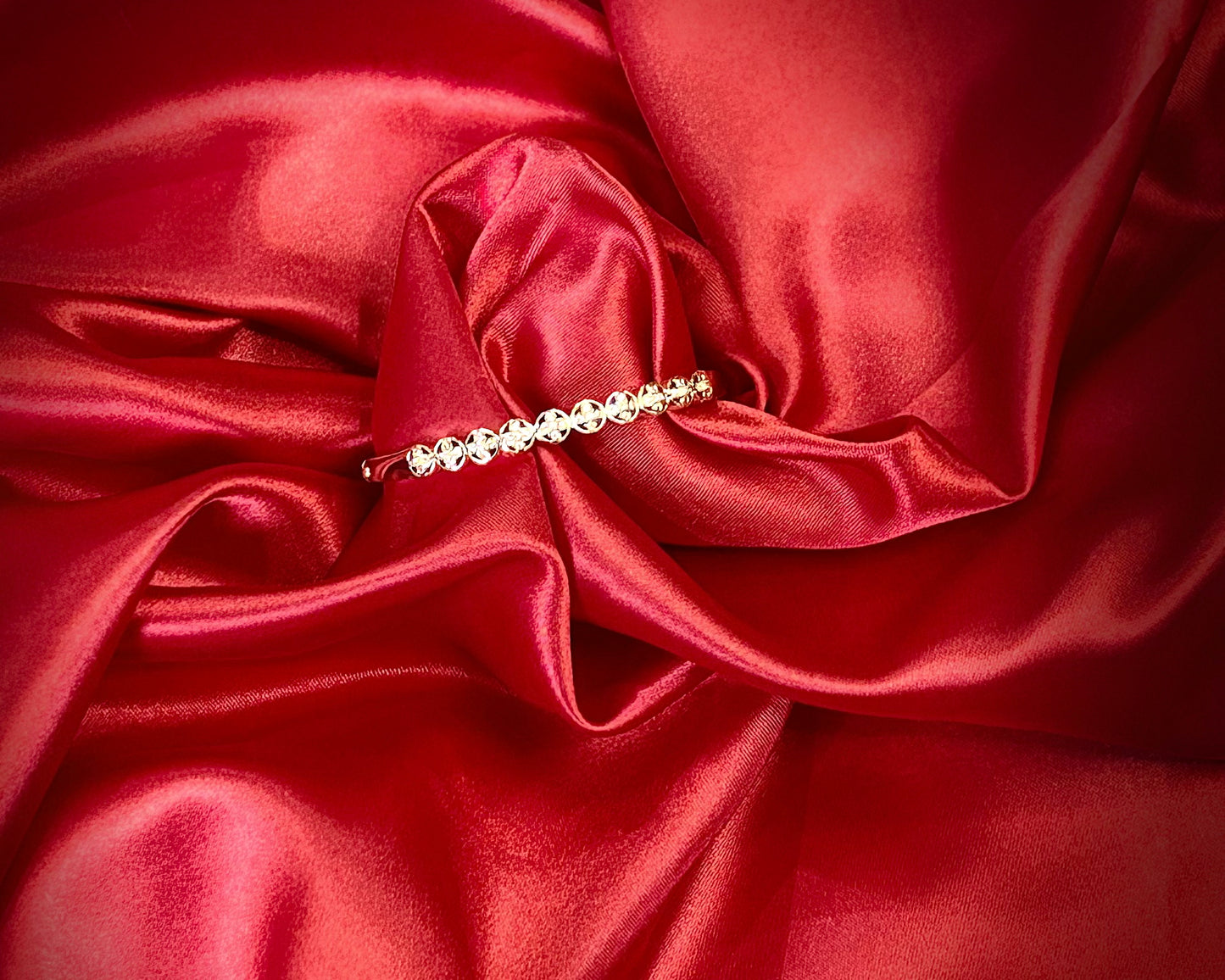 Contemporary Halo Kada Bangle