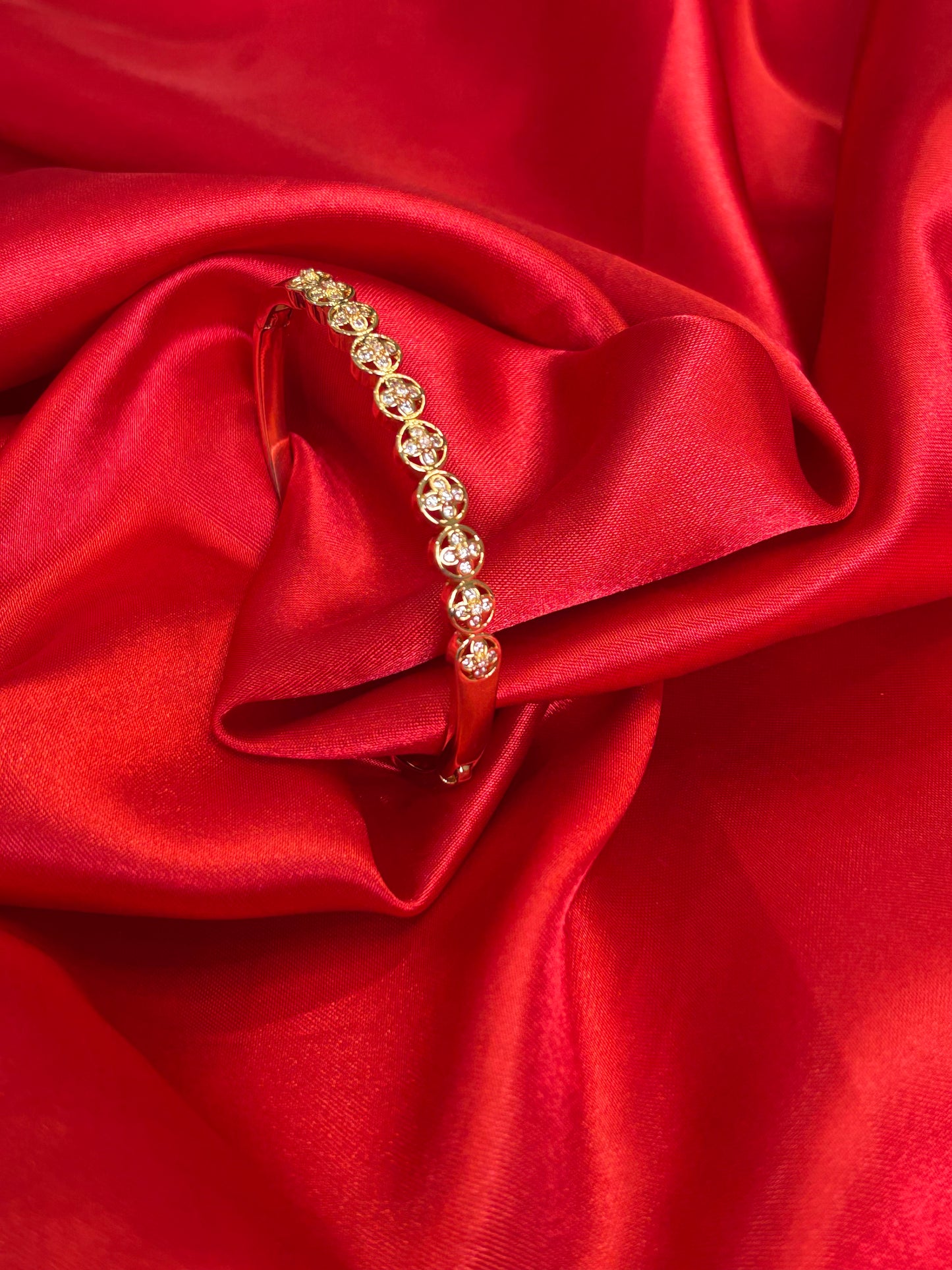 Contemporary Halo Kada Bangle