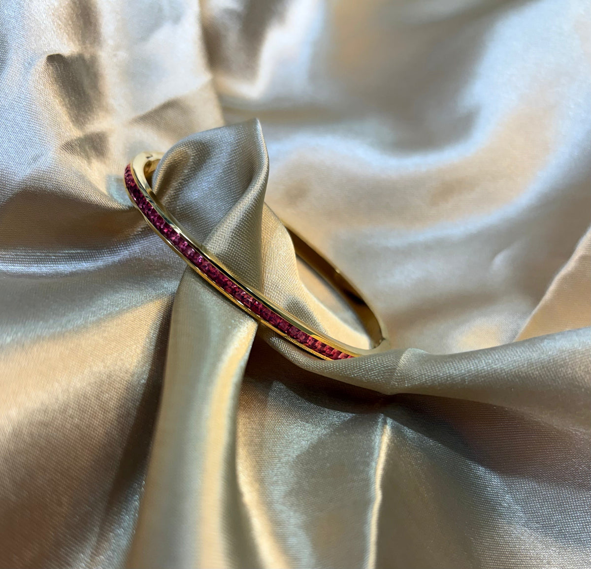 Elite Line Bangle (Gold/Pink Stones)