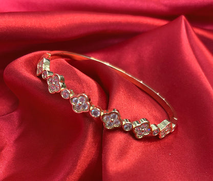 Clover Motif Bangle