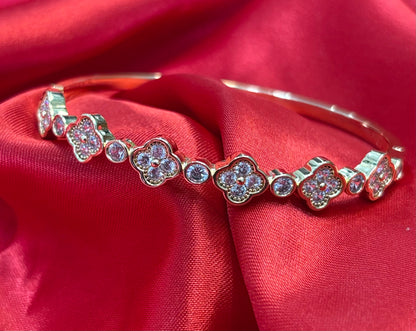Clover Motif Bangle