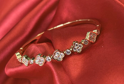 Clover Motif Bangle