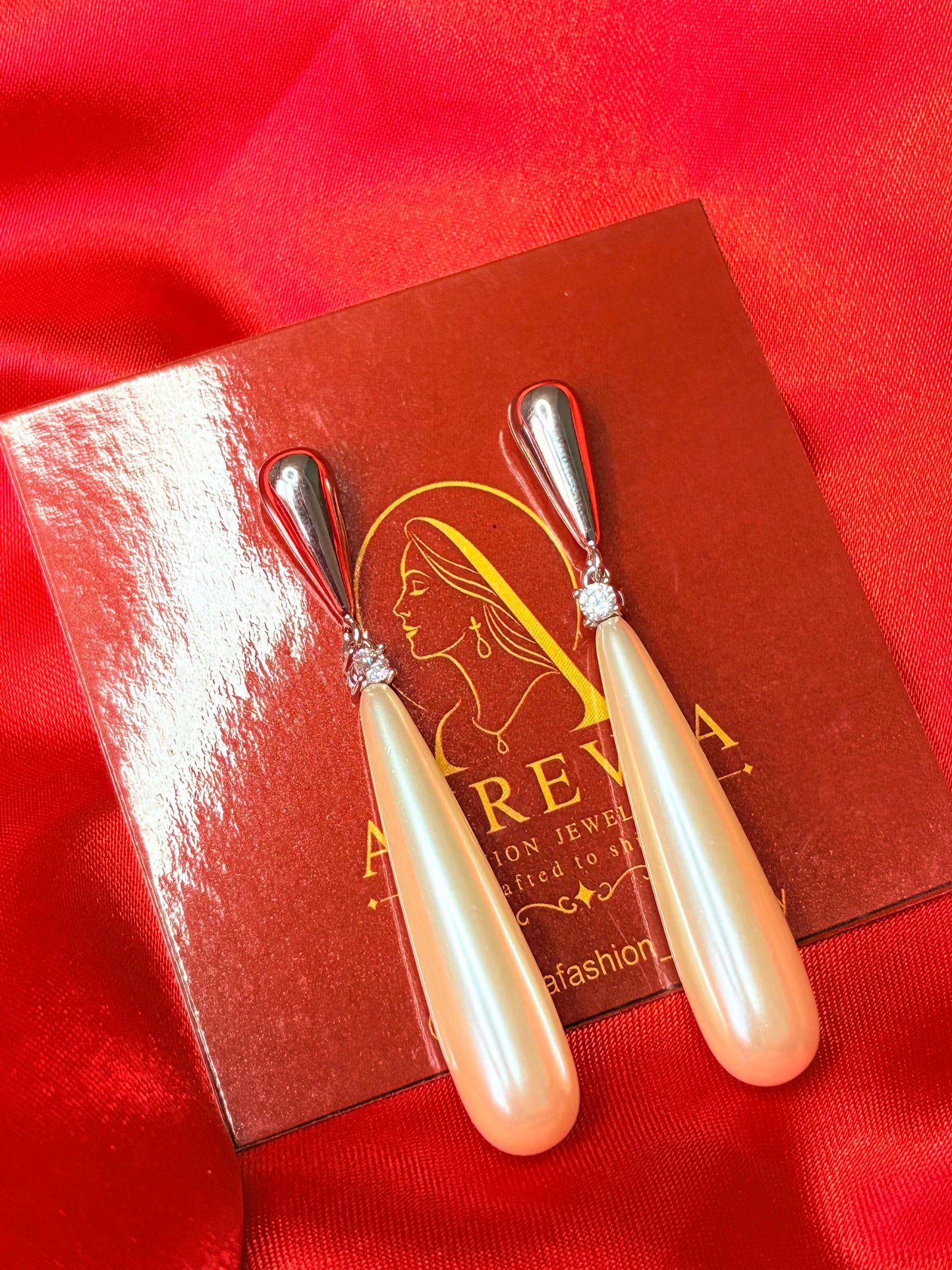 Luna Pearl Drop