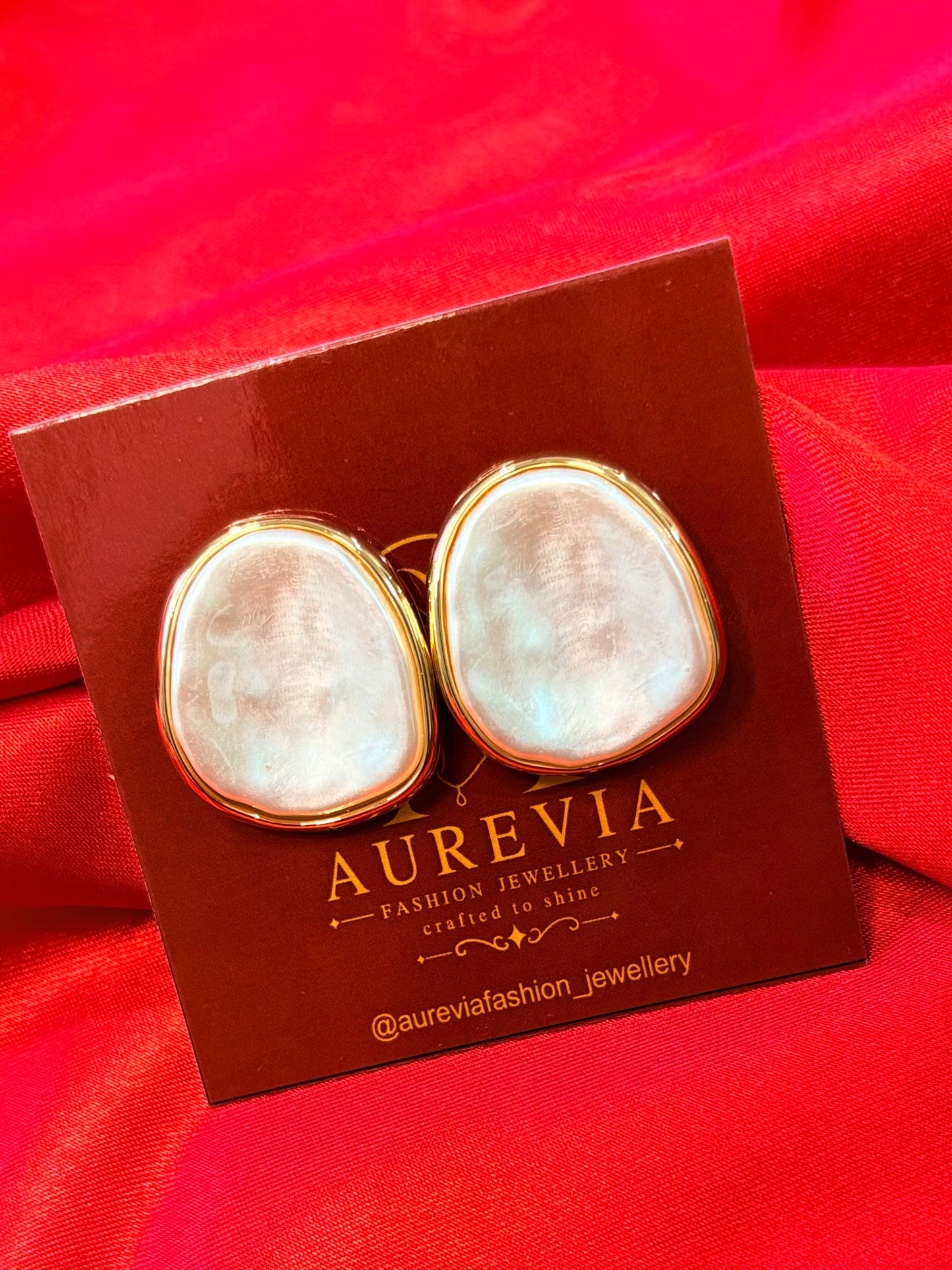ORGANIC OVAL STUD