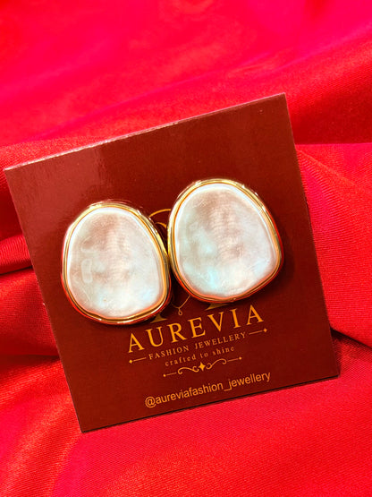 ORGANIC OVAL STUD