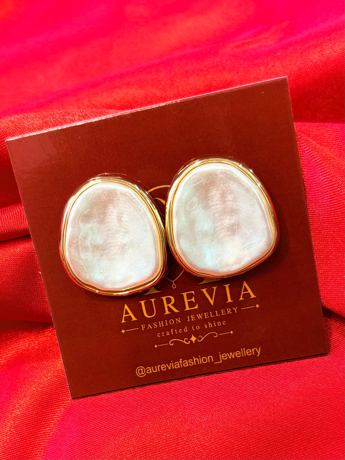 ORGANIC OVAL STUD