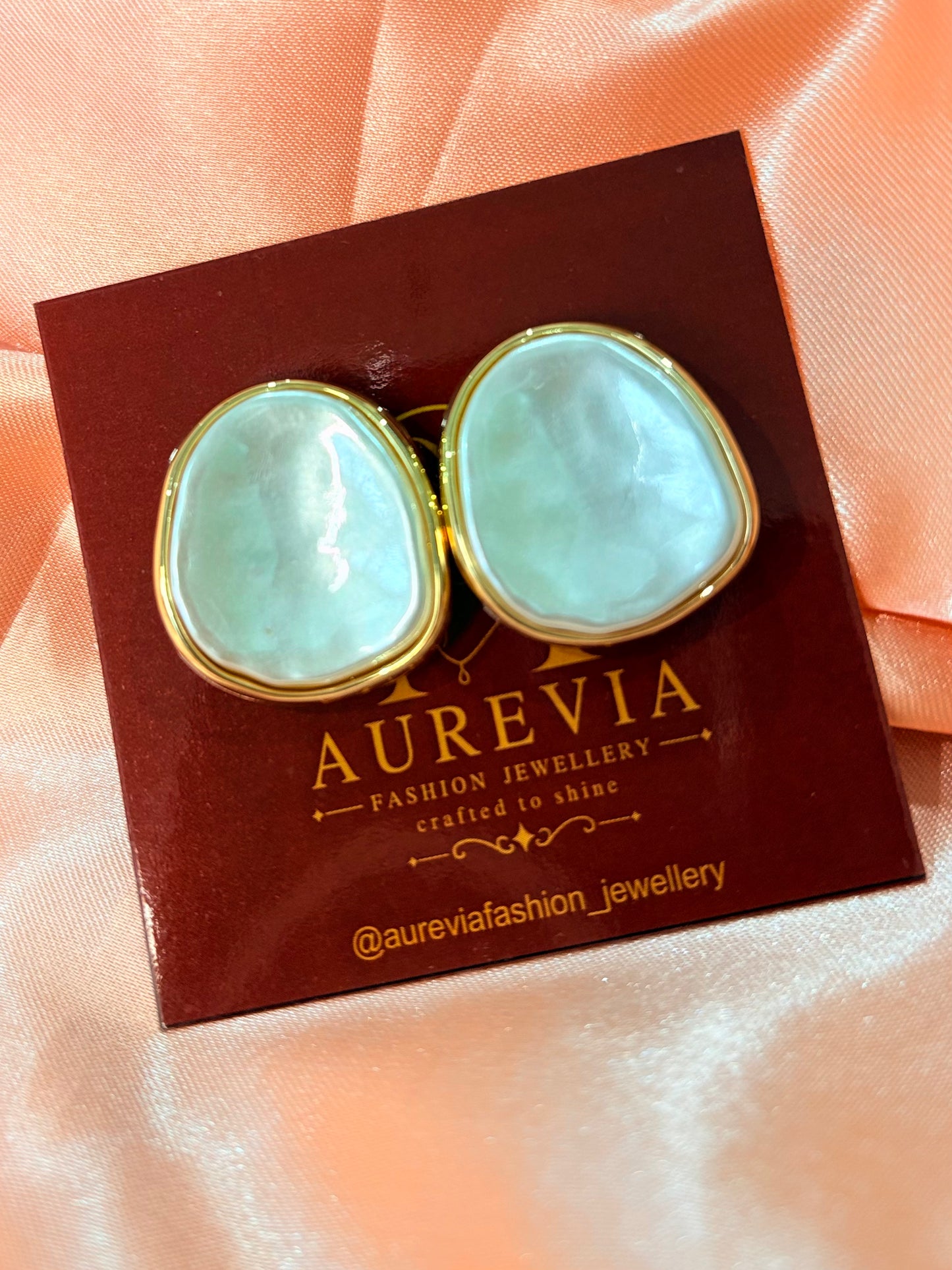 ORGANIC OVAL STUD
