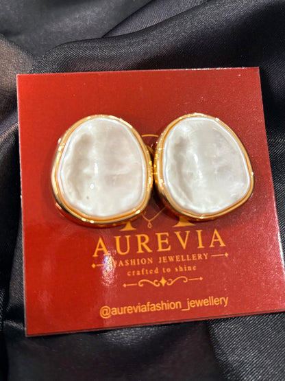 ORGANIC OVAL STUD