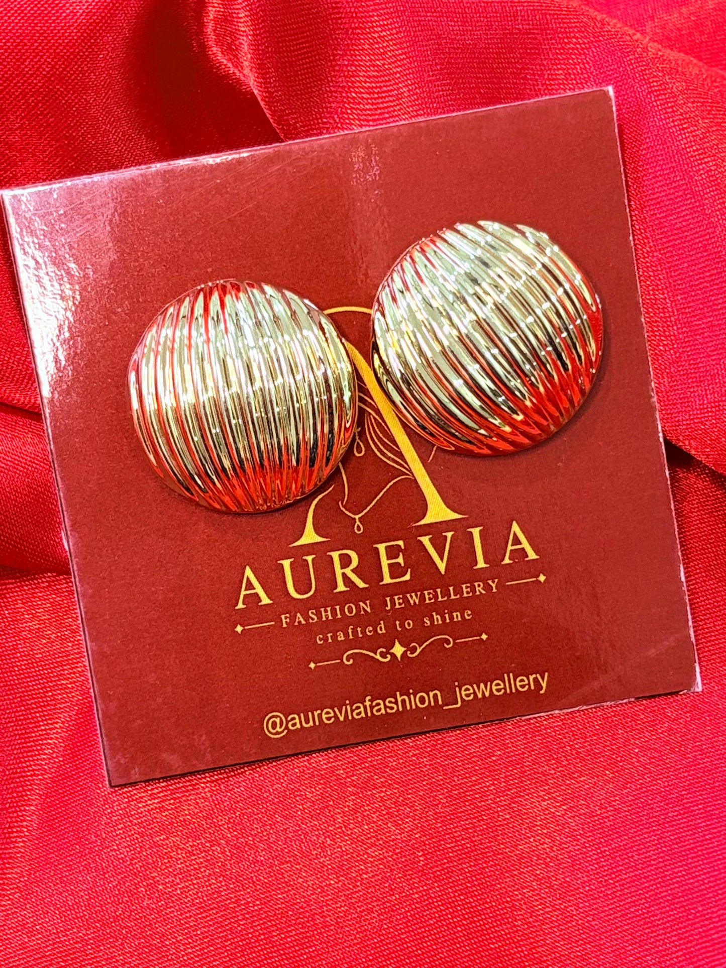 RIBBED DOME STUD