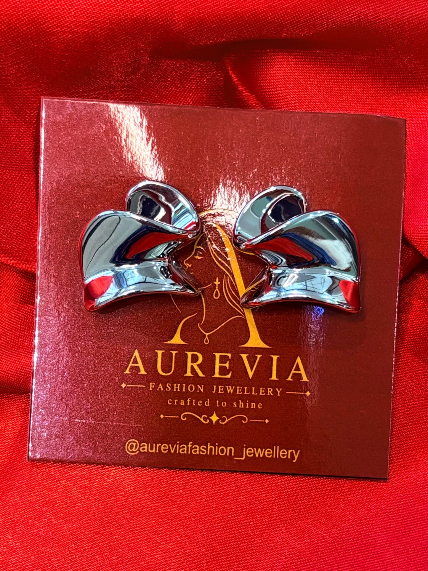 ABSTRACT TWISTED RIBBON STUD