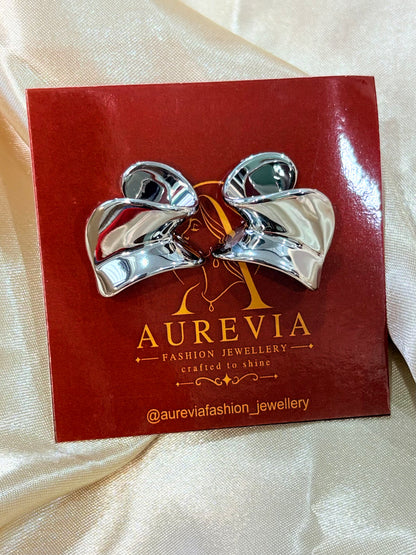 ABSTRACT TWISTED RIBBON STUD