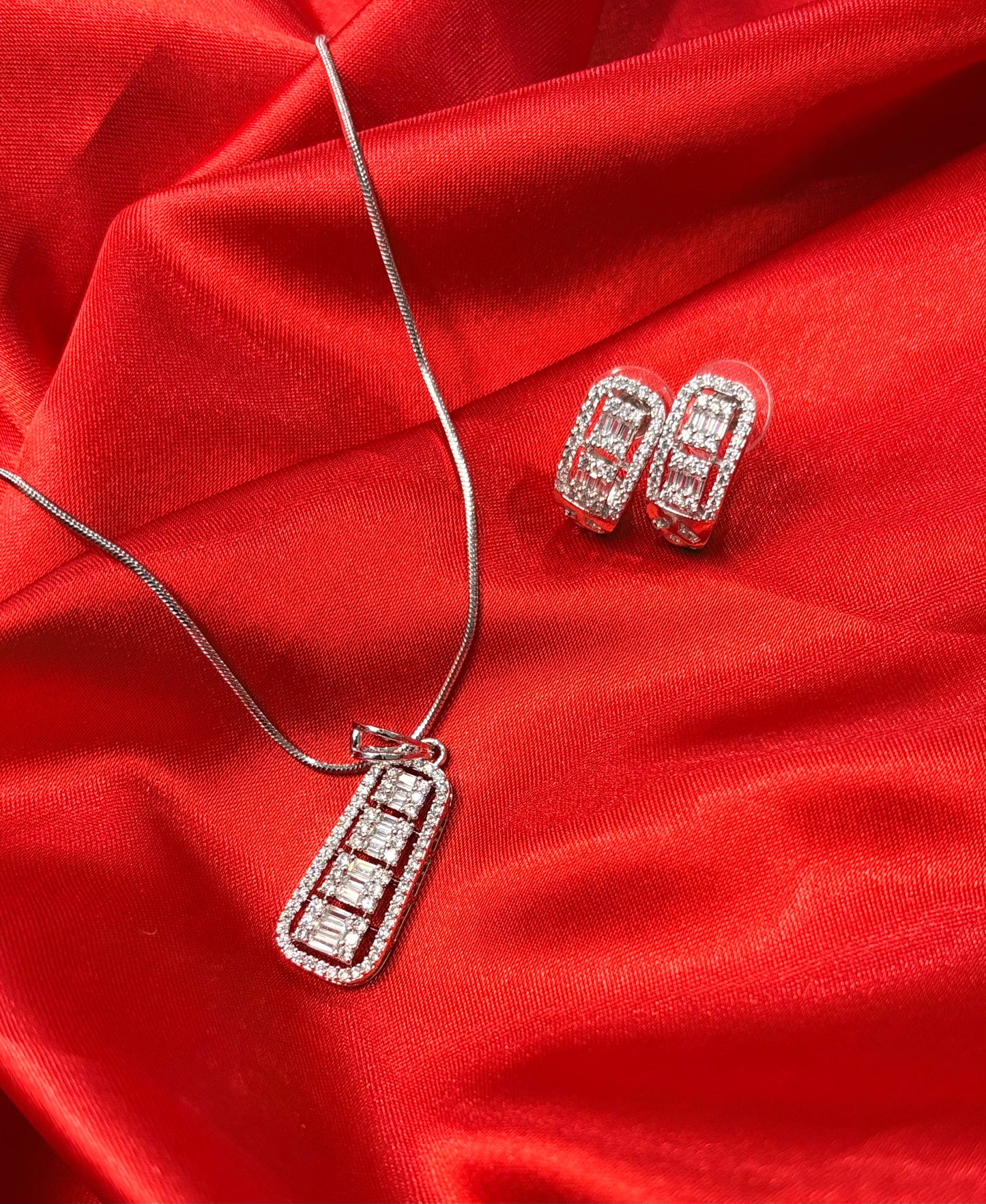 MODERN MUSE COMBO WITH EARRING