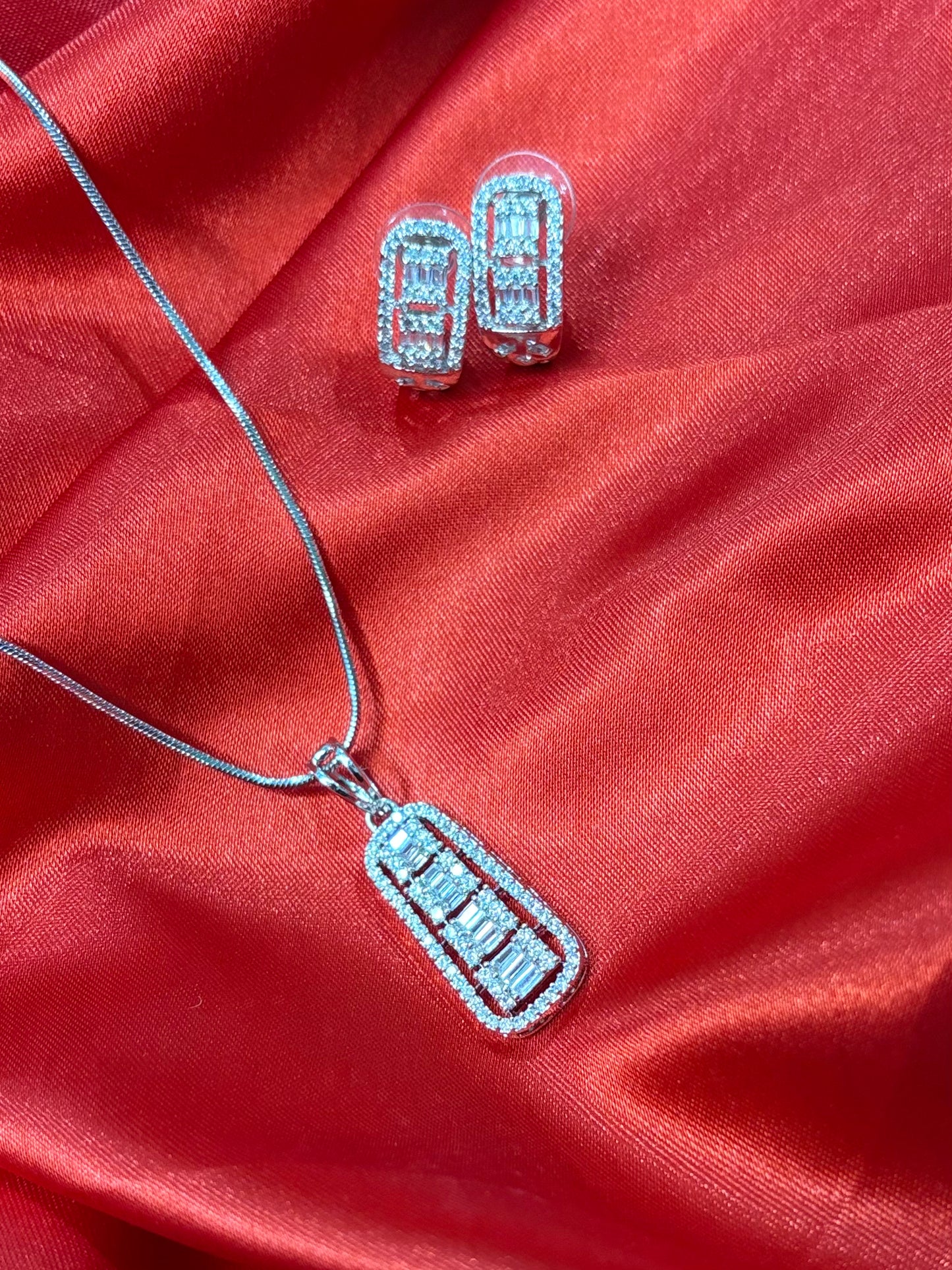 MODERN MUSE COMBO WITH EARRING