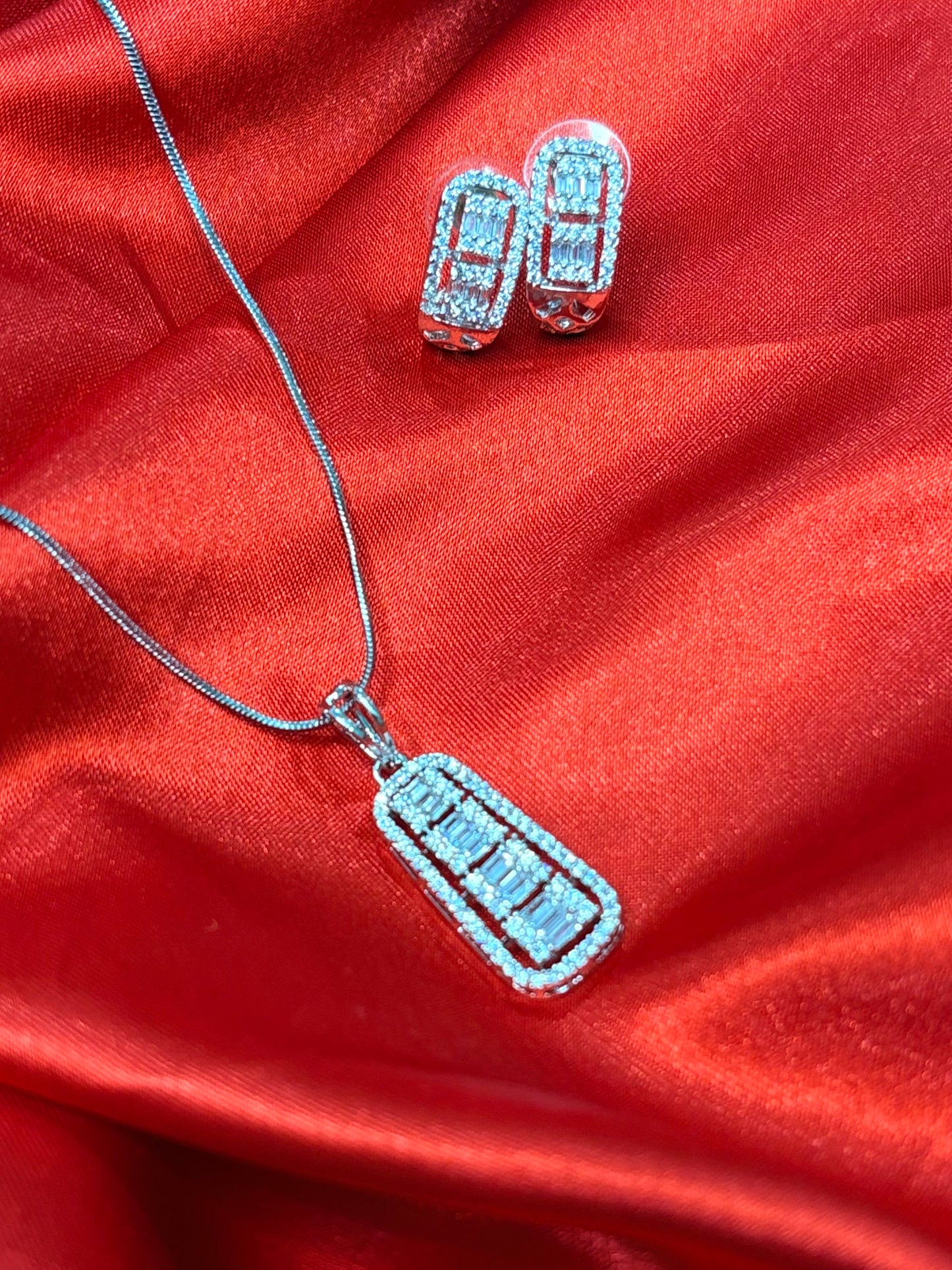 MODERN MUSE COMBO WITH EARRING