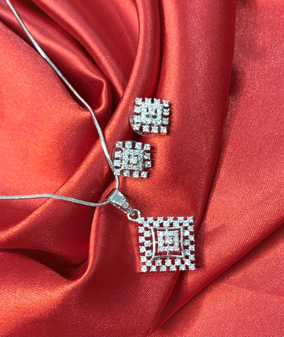 CRYSTAL CUBIQUE COMBO WITH EARRINGS