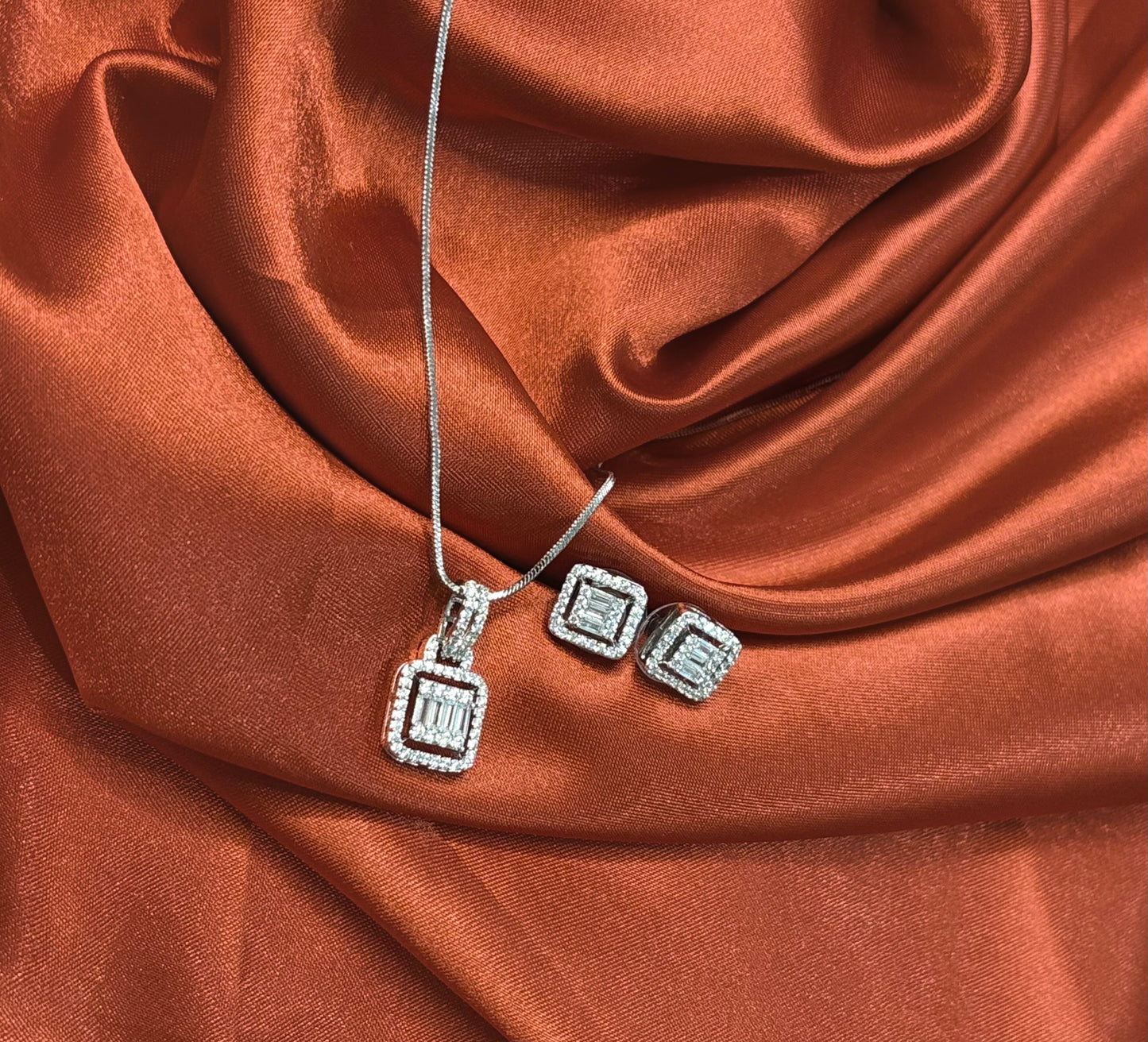 CRYSTAL SQUARE COMBO WITH EARRING