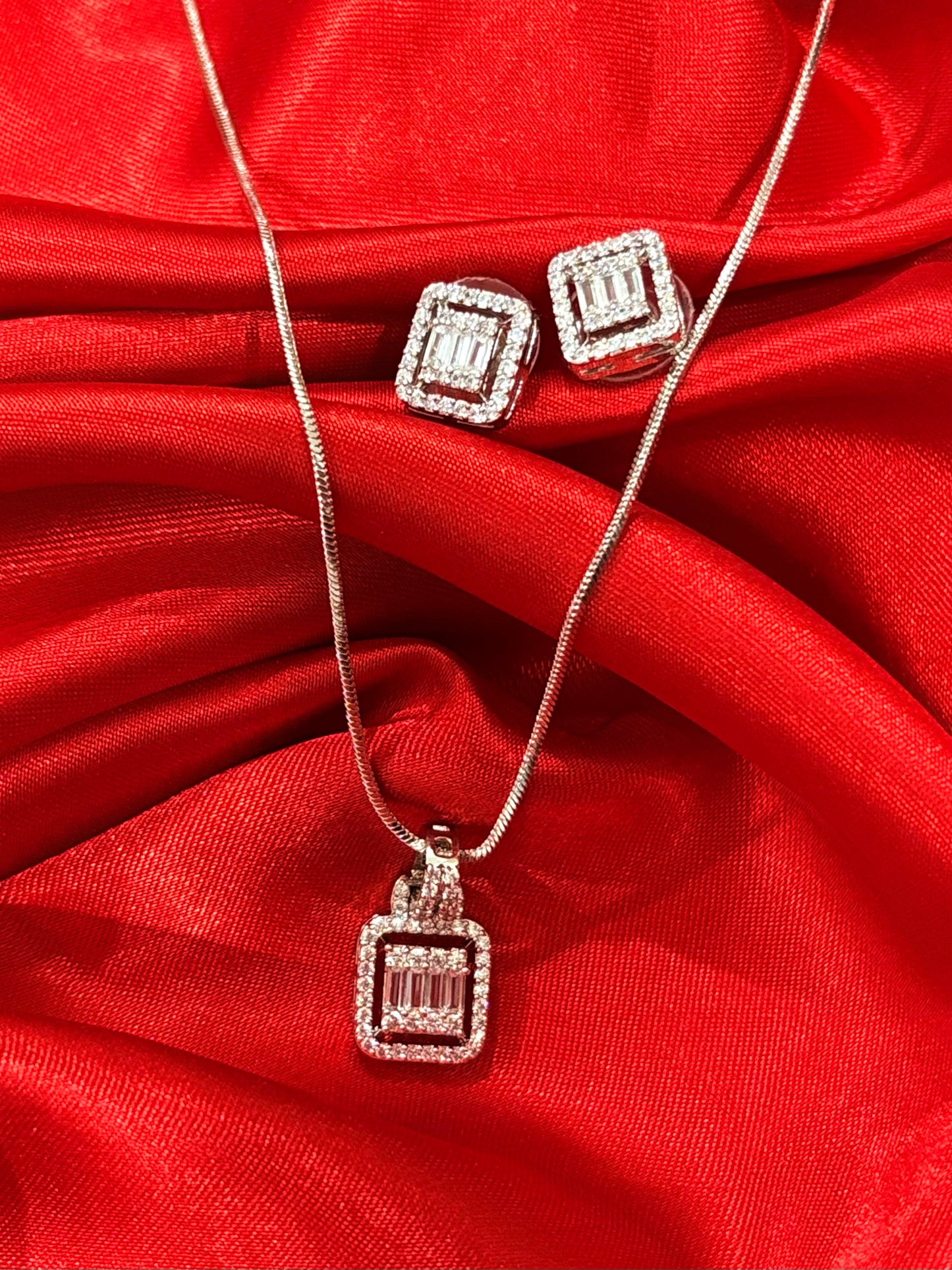 CRYSTAL SQUARE COMBO WITH EARRING