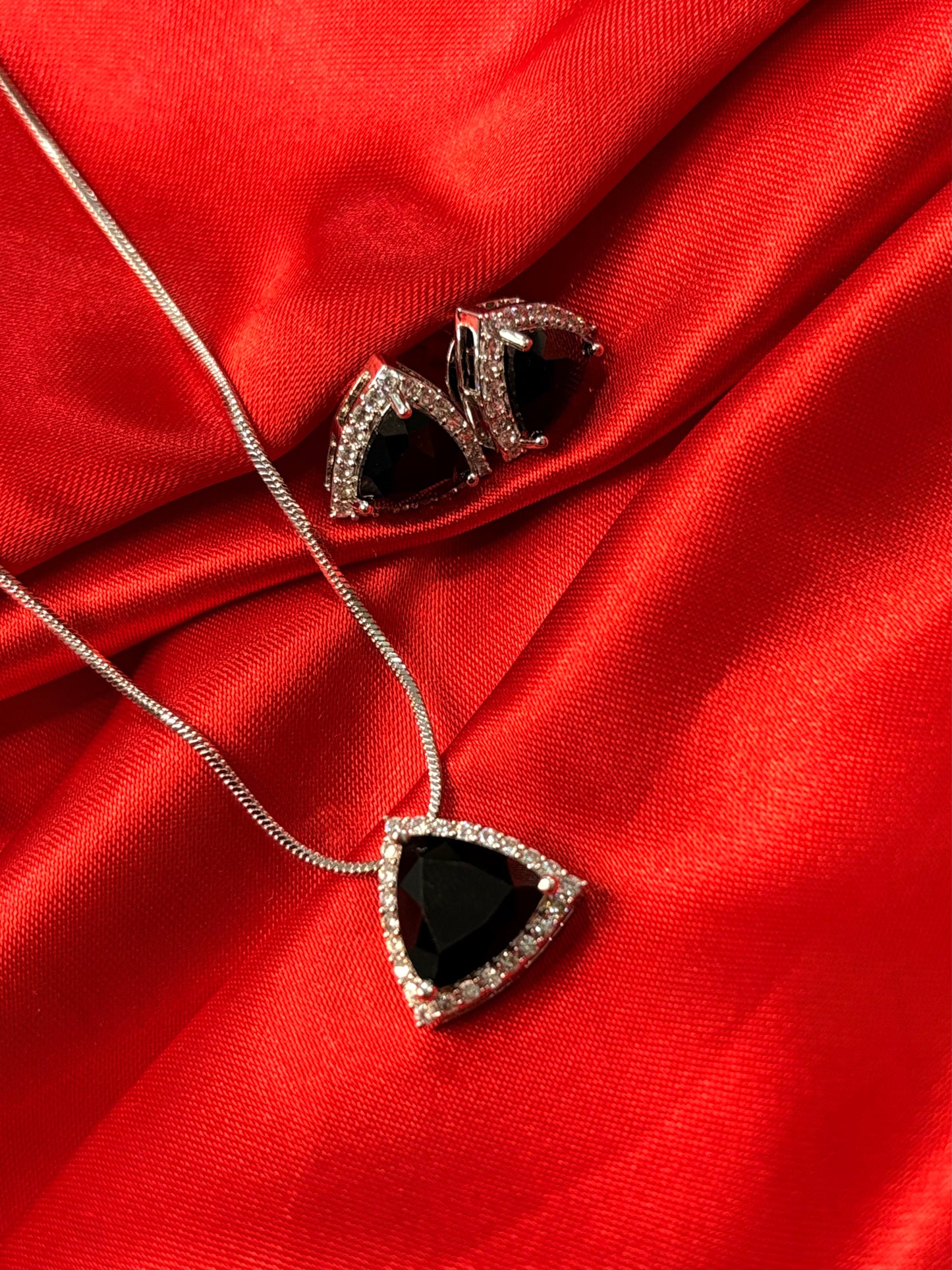 BLACK CRYSTAL AND PEARL COMBO WITH EARRINGS