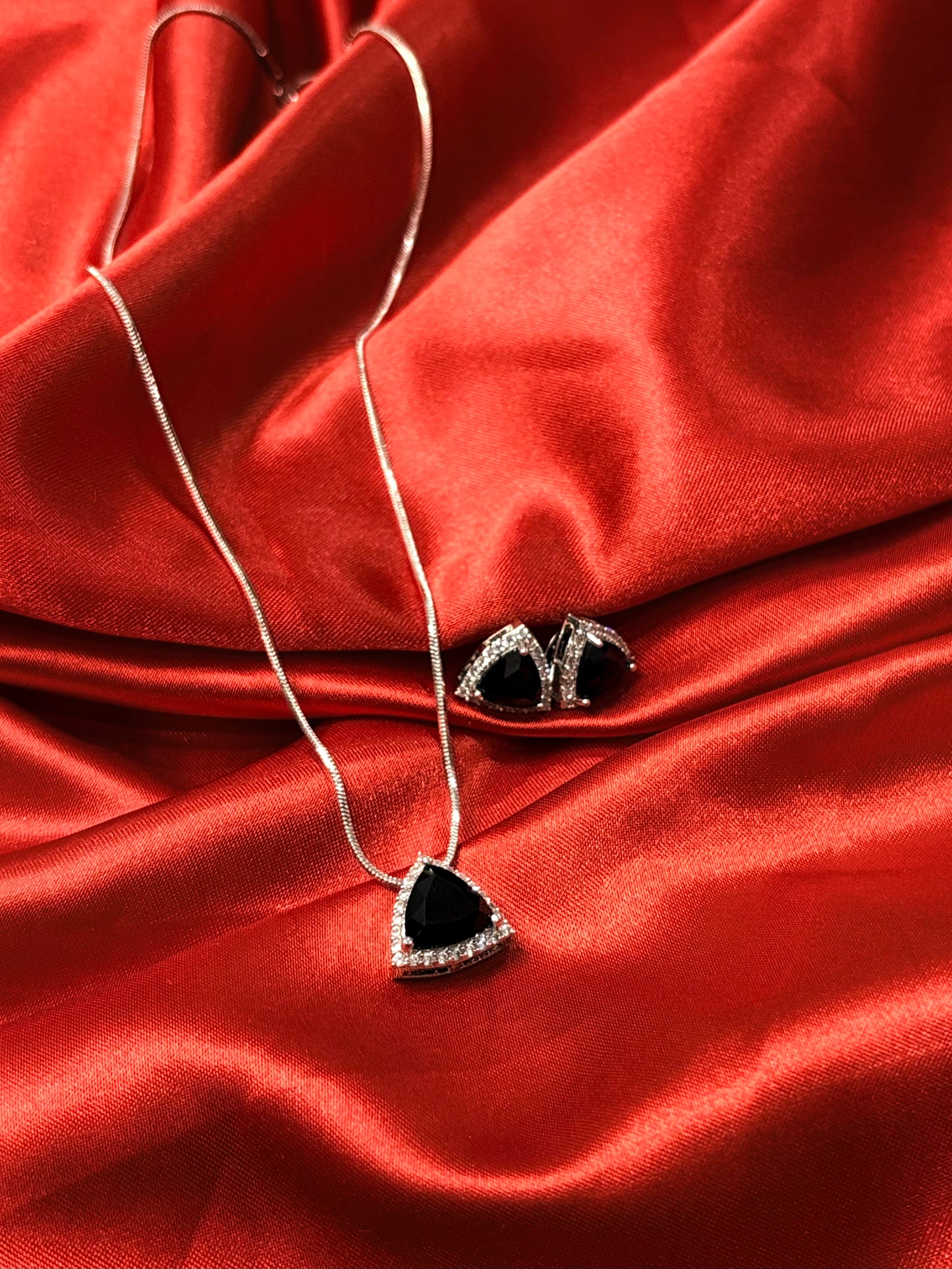 BLACK CRYSTAL AND PEARL COMBO WITH EARRINGS