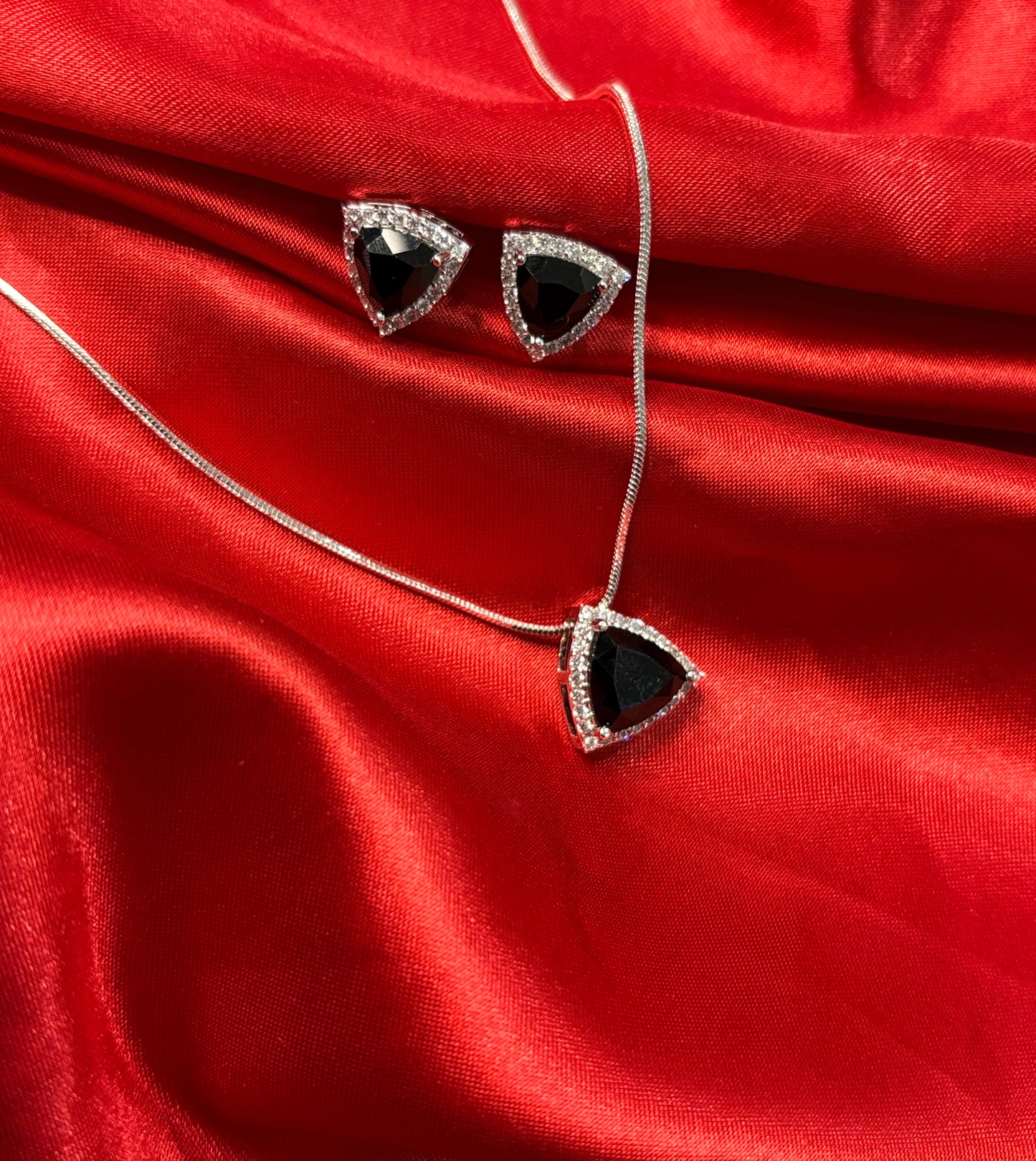 BLACK CRYSTAL AND PEARL COMBO WITH EARRINGS