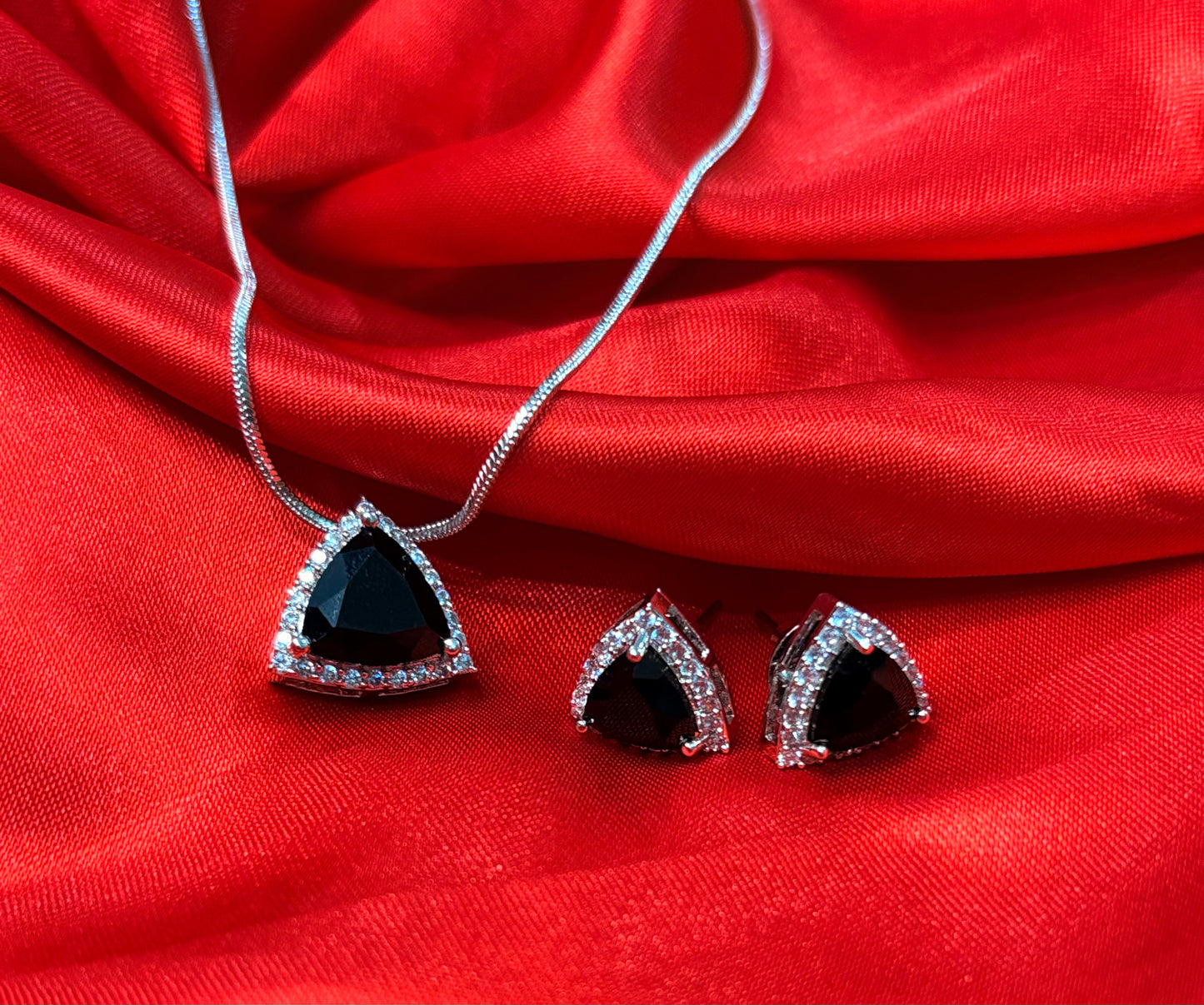 BLACK CRYSTAL AND PEARL COMBO WITH EARRINGS