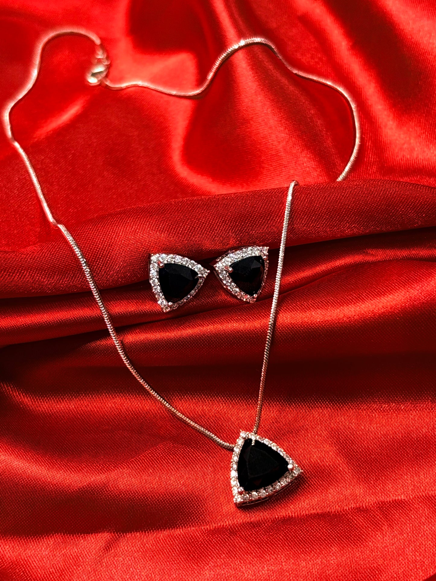 BLACK CRYSTAL AND PEARL COMBO WITH EARRINGS