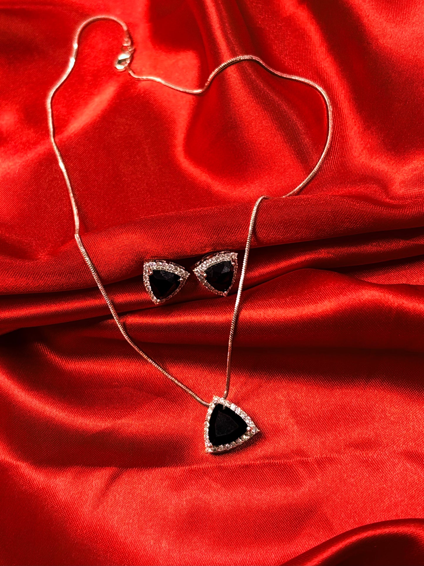 BLACK CRYSTAL AND PEARL COMBO WITH EARRINGS