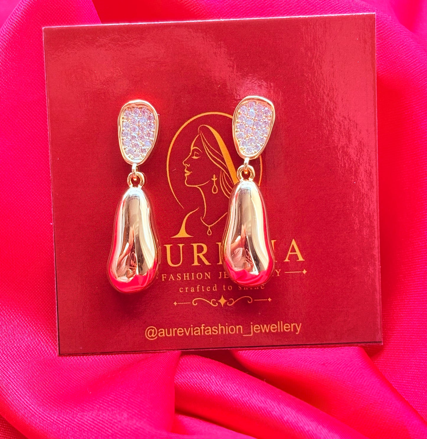 POLISHED GOLD TONE METAL DROP