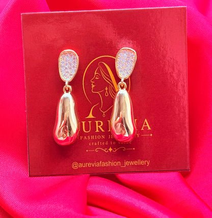 POLISHED GOLD TONE METAL DROP