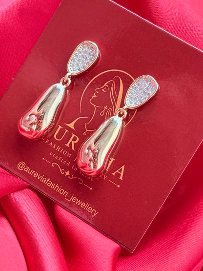 POLISHED GOLD TONE METAL DROP