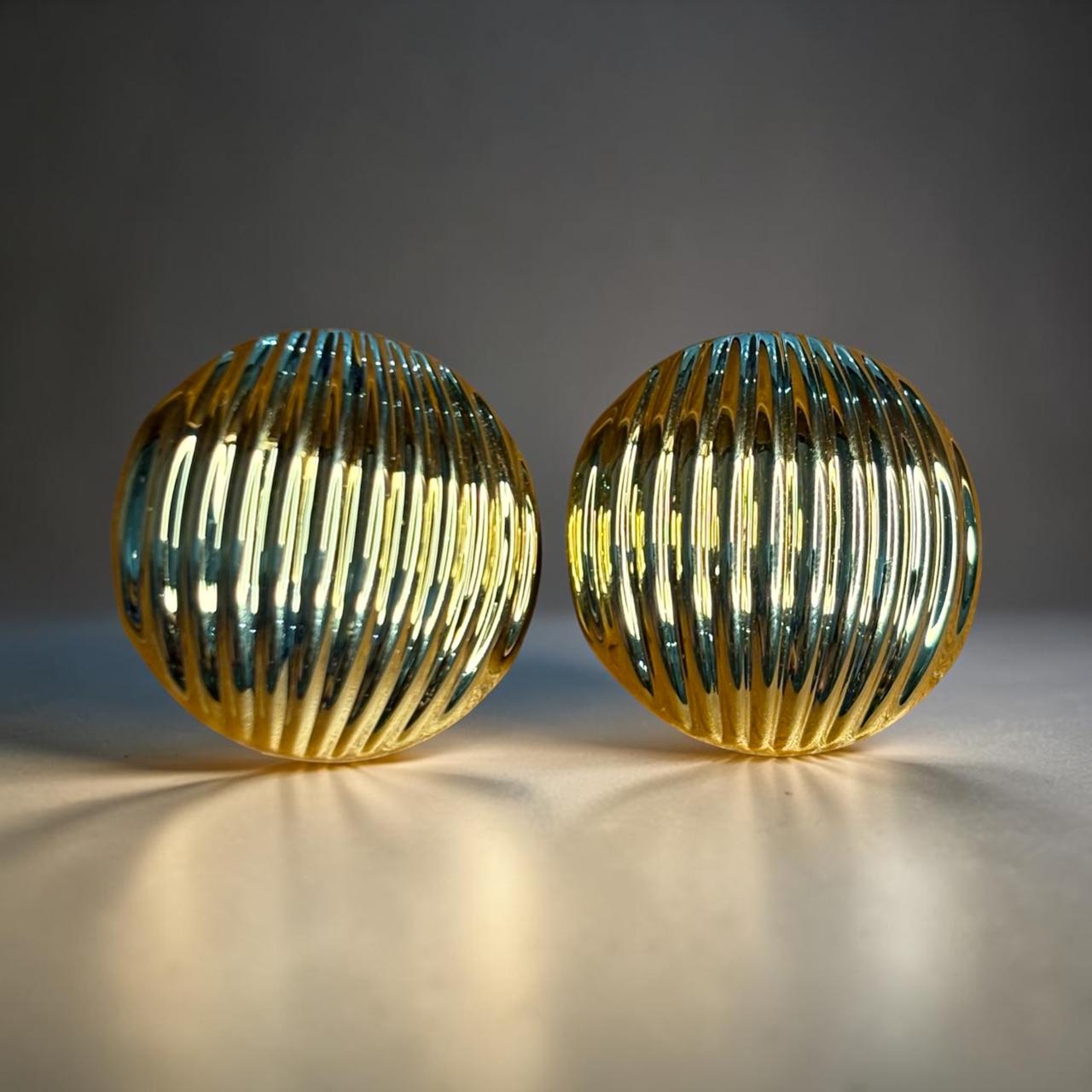RIBBED DOME STUD